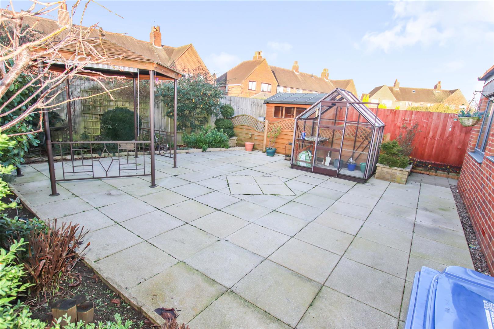 ENCLOSED REAR GARDEN